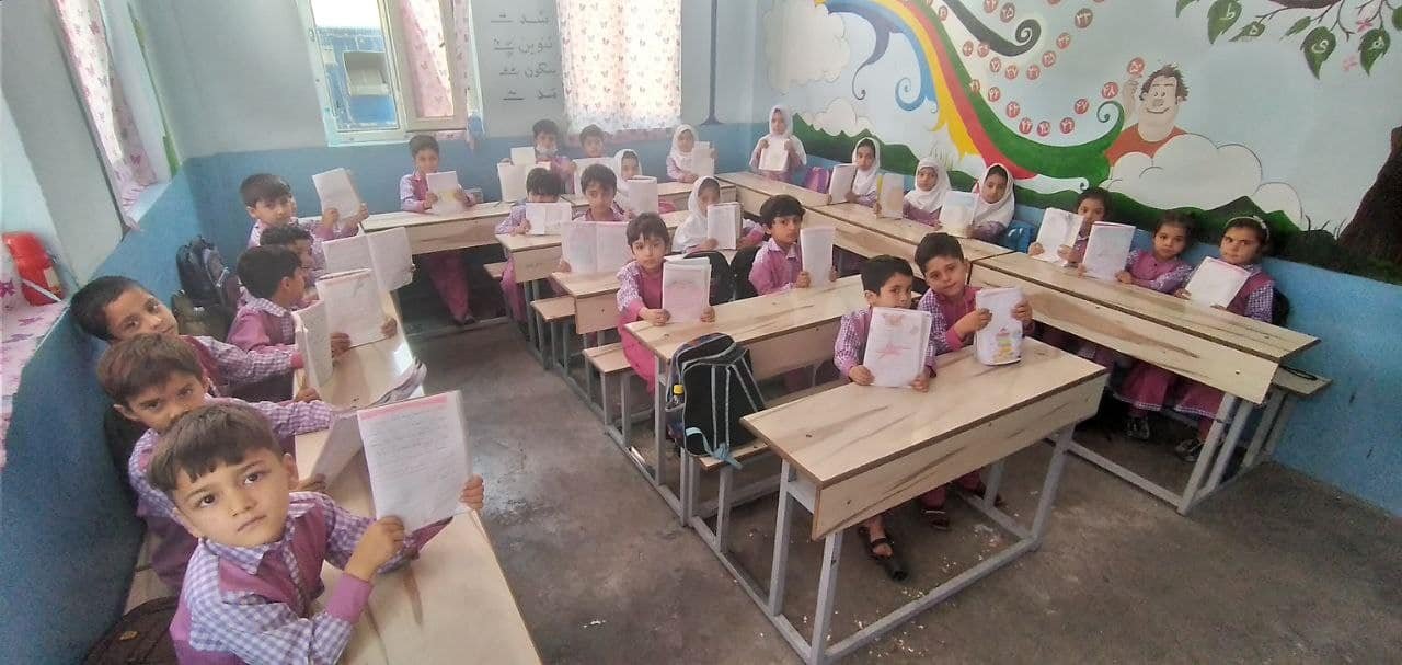 Class photo of a group of young children at the Afghan Insitute of Learning